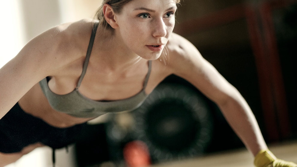 Frau beim Training