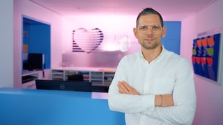 Kardiologe Dr. med. Christopher Schneeweis klärt aunter andrem über die vielen unterschiedlichen Symptome von Herzrhythmusstörungen auf