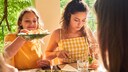 Teenager beim Essen