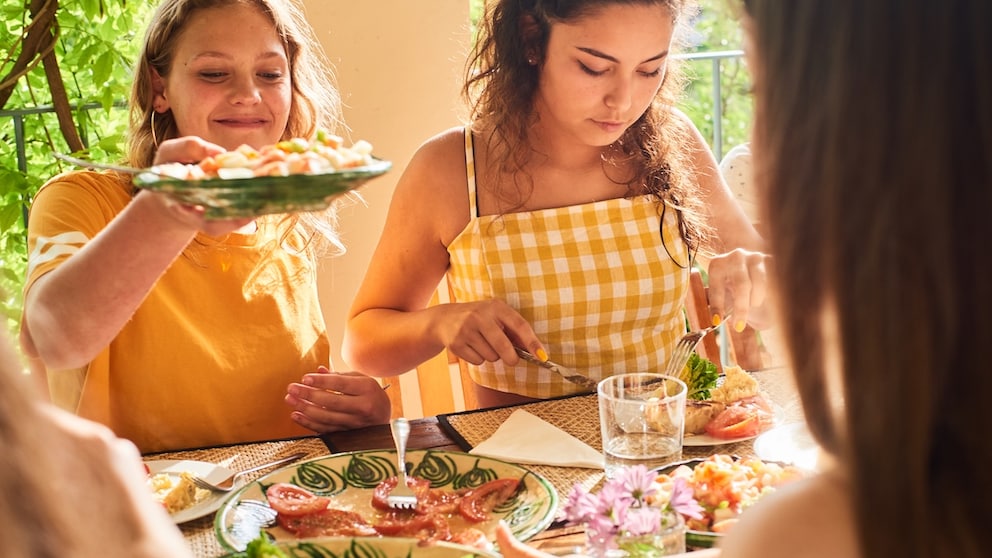 Teenager beim Essen