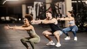 Wie viele Kniebeugen sollten Männer und Frauen schaffen?