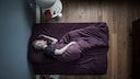 Nachteulen, wie dieser Mann, leiden öfter unter einer Depression