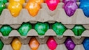 Bunte Eier aus dem Supermarkt