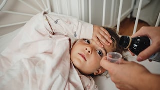 Kind bekommt Antibiotikum