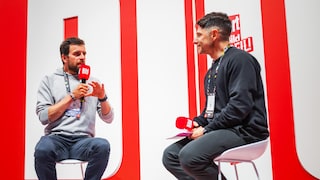 Jonas Deichmann mit FITBOOK-Chefredakteur Nuno Alves