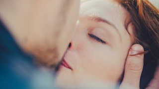 Kann eine Depression durch Küssen auf den Partner übertragen werden