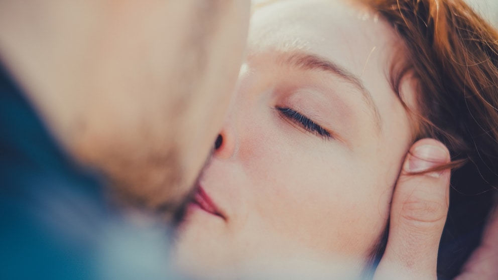 Kann eine Depression durch Küssen auf den Partner übertragen werden