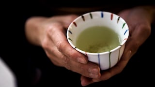 Grüner Tee ist eines der Getränke, die den Cholesterinspiegel positiv beeinflussen können