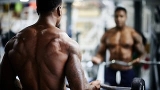 Fitnessprof über die ideale Pausendauer zwischen den Sätzen beim Hypertrophietraining