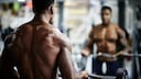 Fitnessprof über die ideale Pausendauer zwischen den Sätzen beim Hypertrophietraining