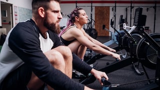 Wie lange sollten Männer und Frauen für die Grundfitness rudern können?