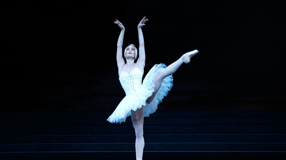 Ballerina Amandine Albisson machte sich mit Gyrotonic wieder fit