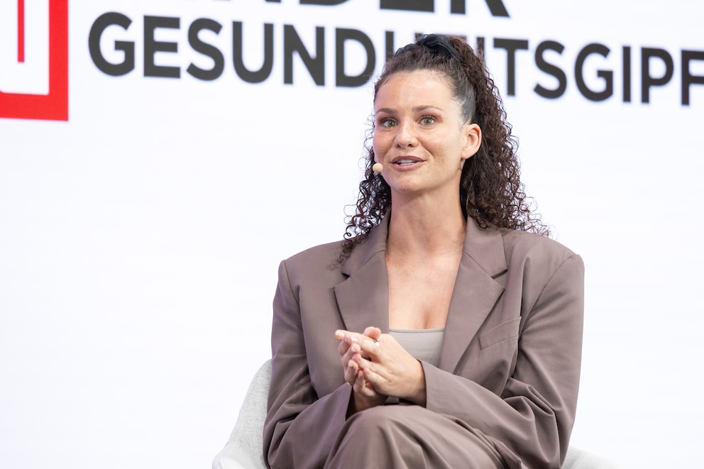 Betty Taube (Influencerin und Model) spricht über ihre Erfahrungen in der Kindheit