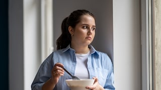 Frau leidet aufgrund von Diäten an depressiven Symptome