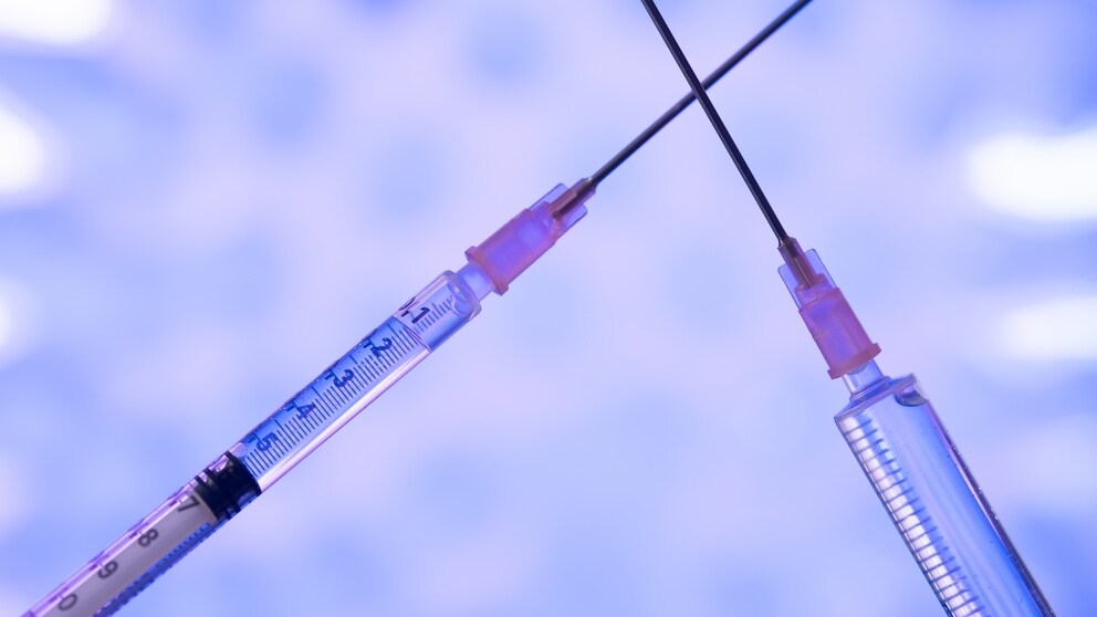 Obwohl Corona-Impfungen vor allem ältere Menschen vor dem Tod schützten, haben sie laut einer aktuellen Studie auch viele Kinderleben gerettet.