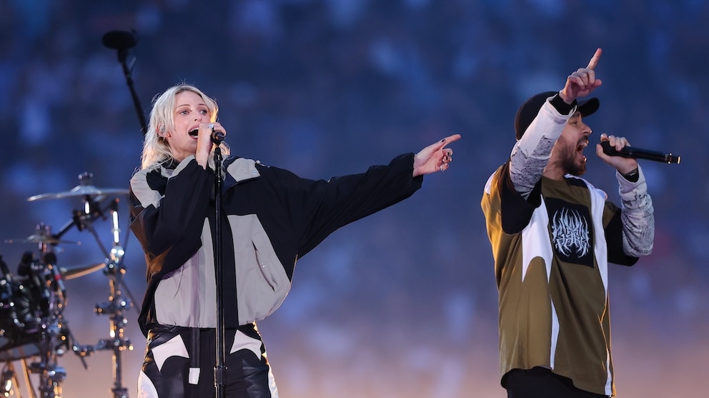 Emily Armstrong performte einen Linkin-Park-Song im Trainingsanzug von Lidl