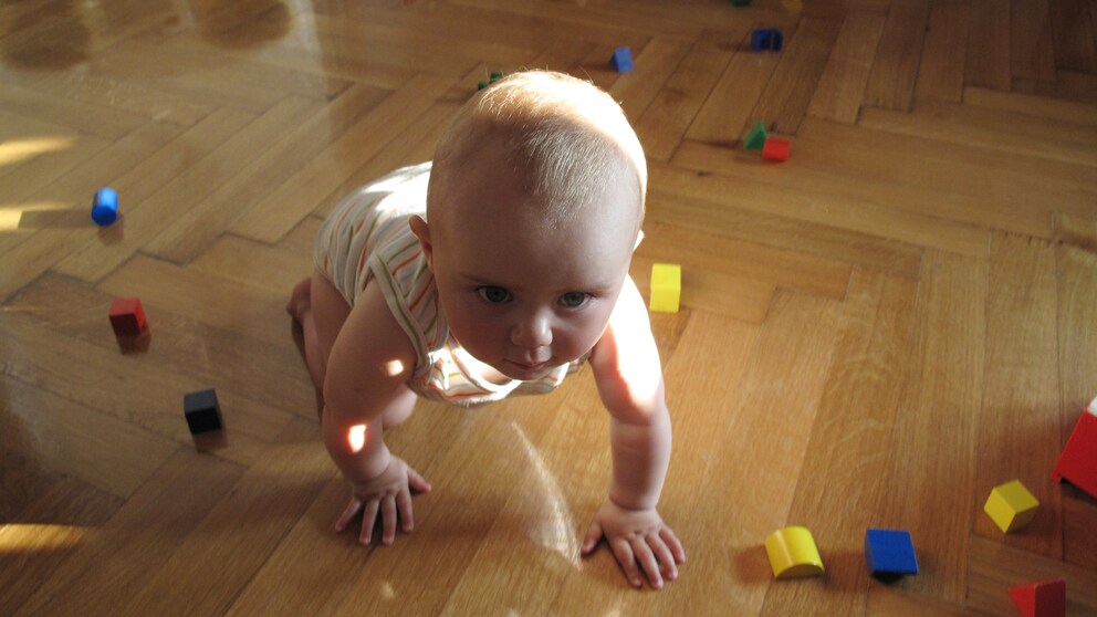 Den Wohnraum Babysicher zu machen ist wichtig, da 80 Prozent aller Unfälle im Babyalter zu Hause passieren.