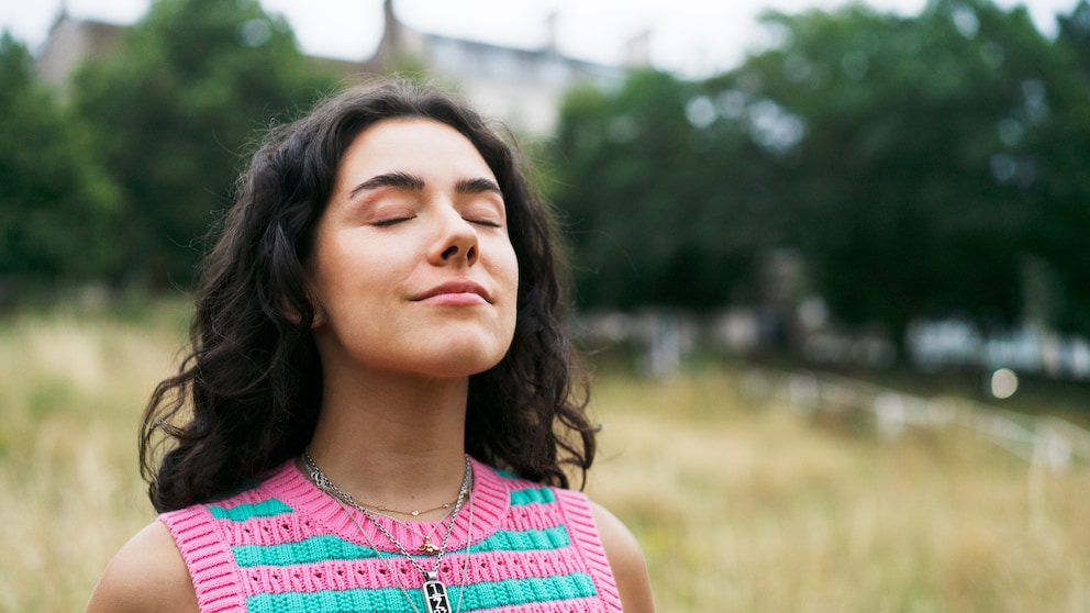 Die Buteyko-Atmung kann Stress durch eine langsamere und ruhigere Atmung herbeiführen und sogar gegen Asthma helfen.