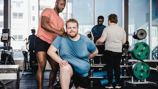 Mann will mit Training Abnehmen
