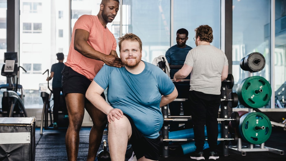 Mann will mit Training Abnehmen