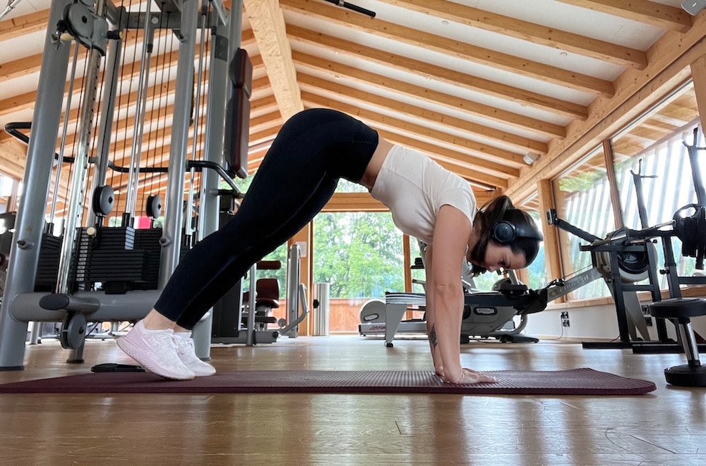 Knee-Lift mit Beinstreckung, Schritt 2
