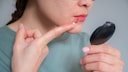 Ist das Herpes oder doch nur ein Pickel auf der Lippe? FITBOOK erkl&auml;rt den Unterschied