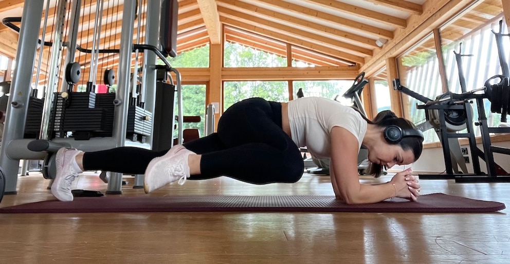 Plank Knee to Elbow