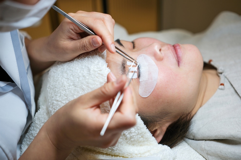 Wimpernverlngerung erklrt  Ablauf, Risiken, Expertenmeinung- FITBOOK