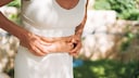 Schlanke Silhouette, aber dennoch kein durchweg definierter K&ouml;rper &ndash; viele Frauen kennen das Ph&auml;nomen, das als &bdquo;Skinny Fat&ldquo; bezeichnet wird.