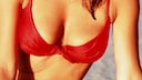 Trockene Brustwarzen: Frau im Bikini