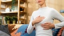Brustkrebs ist die h&auml;ufigste Krebsform bei Frauen, dennoch l&auml;sst sich durch regelm&auml;&szlig;iges Abtasten vorbeugen.