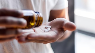 Für die Einnahme von Medikamenten oder Nahrungsergänzungsmitteln wird in der Regel Wasser verwendet – bei Eisenpräparaten kann jedoch eine andere Flüssigkeit sinnvoller sein.