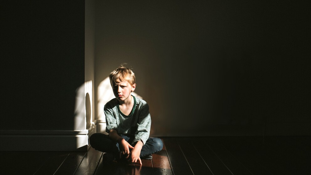 Wie Forscher herausfanden, wirkt sich Einsamkeit in der Kindheit offenbar negativ auf das Demenzrisiko im späteren Alter aus