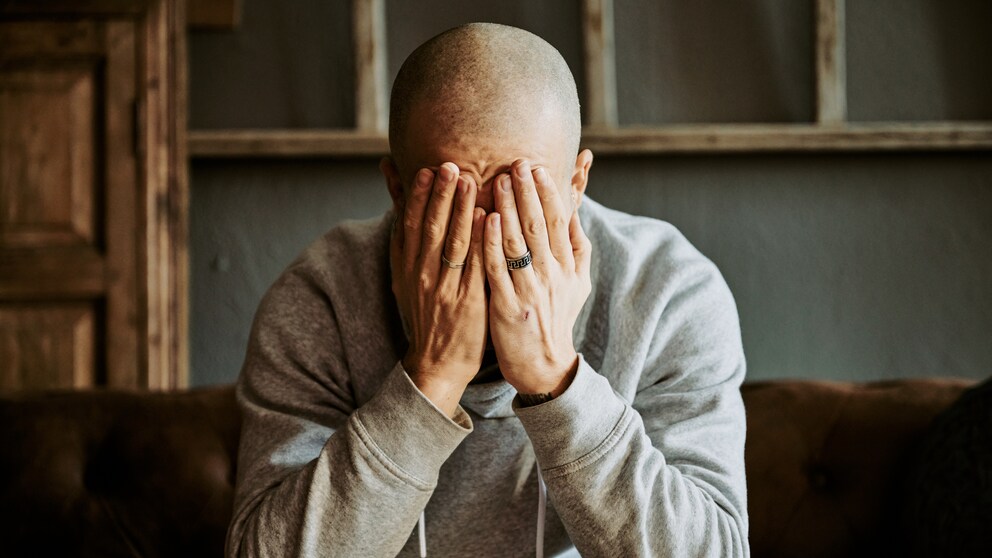 Finasterid und Haarausfall: Eine neue Analyse verknüpft das Medikament mit psychischen Risiken.