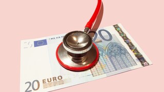 Der Zusatzbeitrag für 2026 steht fest und das Sparpaket von Waken wird kritisiert.
