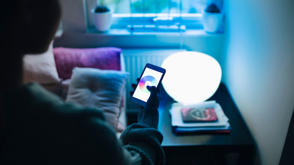 Antriebslos im Winter? Tageslichtlampen können helfen. Wie sie wirken und richtig eingesetzt werden, erklärt ein Experte.