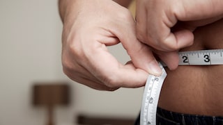 Adipositas liegt vor, wenn starkes Übergewicht besteht, das der Gesundheit schadet.