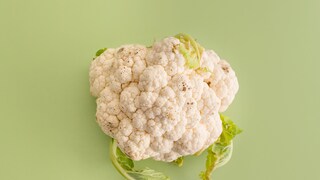 Ein Blumenkohl mit winzigen schwarzen Punkten – einfach wegschneiden und zubereiten oder ein Fall für die Tonne?