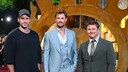 Chris Hemsworth (Mitte) und seine Br&uuml;der Liam (links) und Luke (rechts)