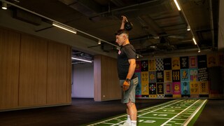 Der Kettlebell Snatch trainiert den gesamten körper.