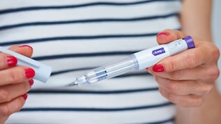 GLP-1 wird per Spritze injiziert – in der Regel einmal pro Woche