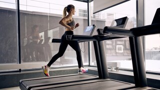 Wer effektiv abnehmen möchte, sollte sich besser nicht zu stark auf da Abnehmprogramm von Fitnessgeräten verlassen