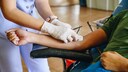 Nach Erkrankung, Impfung oder zahn&auml;rztlicher Behandlung ist vor der Blutspende eine vorgeschriebene Wartezeit einzuhalten.