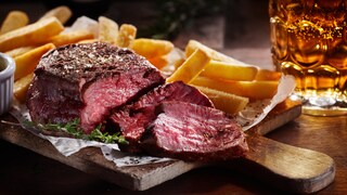 Steak, Pommes und ein Bier – für viele definitiv Comfort Food für die Seele. Nur leider sehen unsere Darmbewohner das etwas anders.