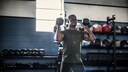 Gezieltes Trizeps-Training f&uuml;r sichtbar definierte Oberarme.