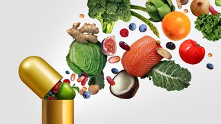Vitamin B12 gibt es als Tablette, Tropfen oder über die Nahrung – doch nicht jede Form wirkt bei allen gleich gut.