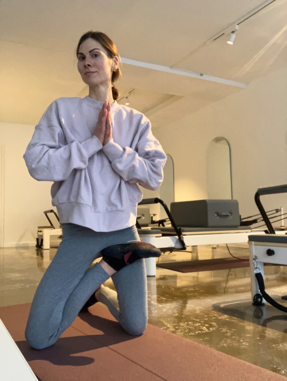 Unsere FITBOOK-Autorin hat die Pose f&uuml;r uns ausprobiert.