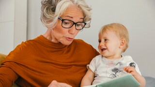 Großeltern und Enkel: wie Betreuung das Leben prägt