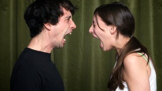 Konflikte im persönlichen Umfeld können Stress auslösen – und möglicherweise den biologischen Alterungsprozess beeinflussen.