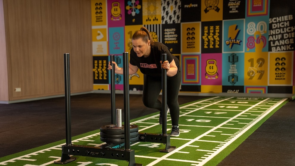 Der Sled Push oder auch Schlittenschieben geannnt ist die zweite Disziplin beim Hyrox
